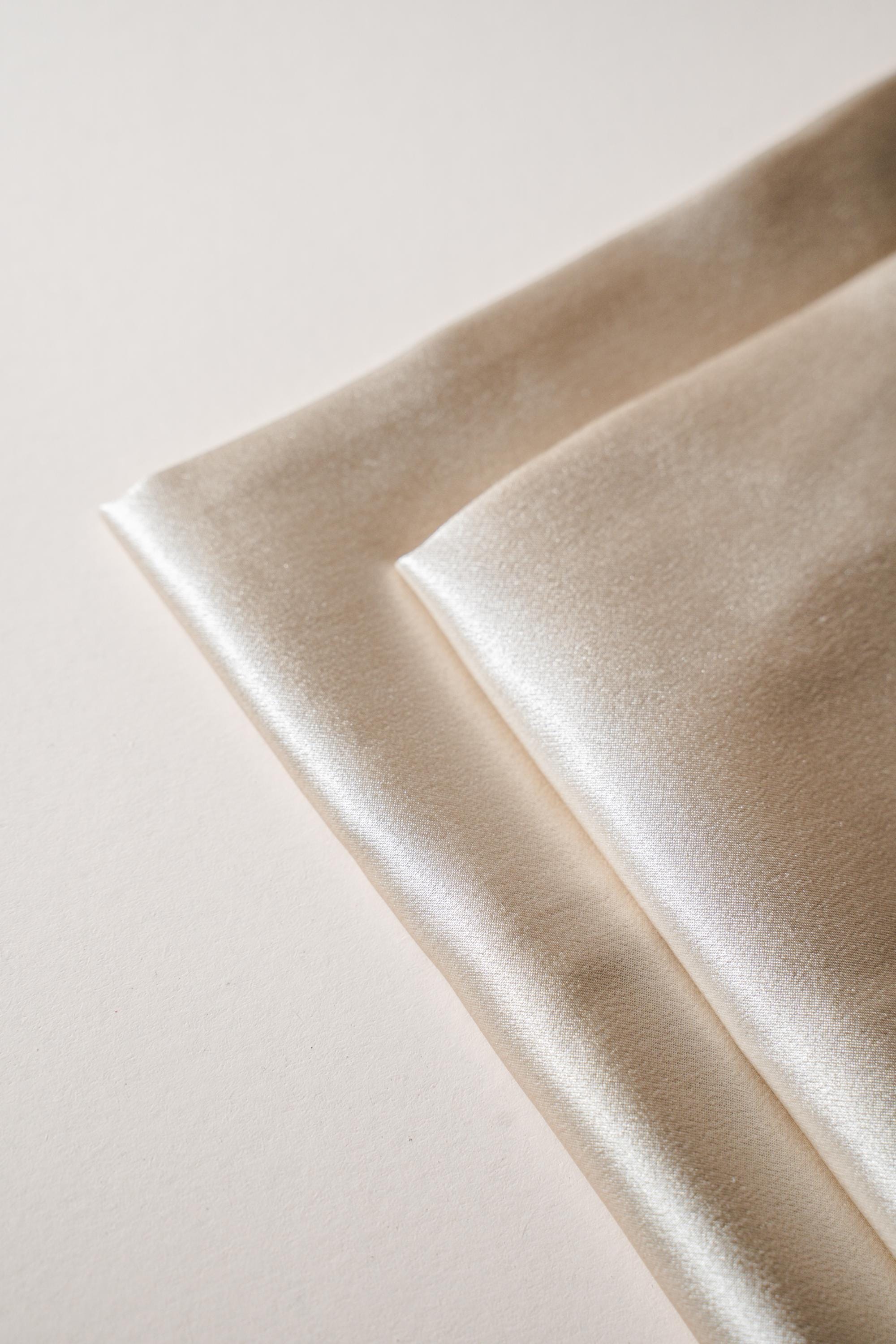 Luxury 100% Mulberry Silk Pillowcase - Beige - 22 Momme, Ultra Soft & Cooling - Made in Hangzhou, China